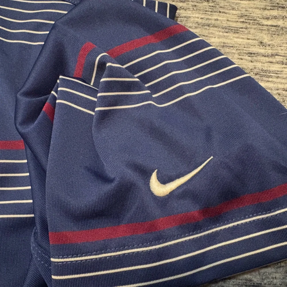 Men’s Nike Golf Polo Size Medium - Picture 3 of 4
